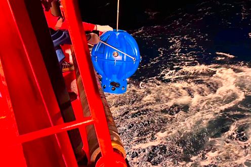 中国海洋大学牵头，我国首次批量布放国产深海Argo浮标